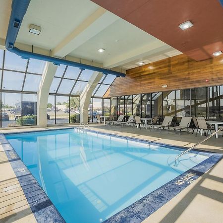 Red Roof Inn & Suites Cleveland - Elyria Bagian luar foto