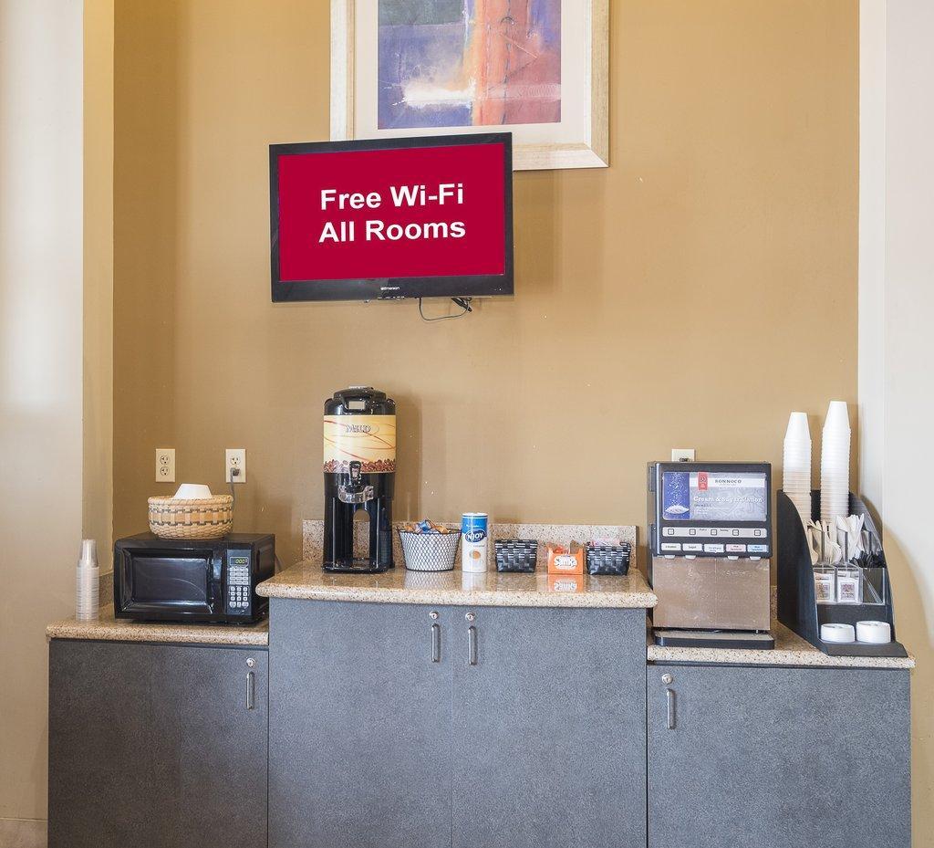 Red Roof Inn & Suites Cleveland - Elyria Bagian luar foto