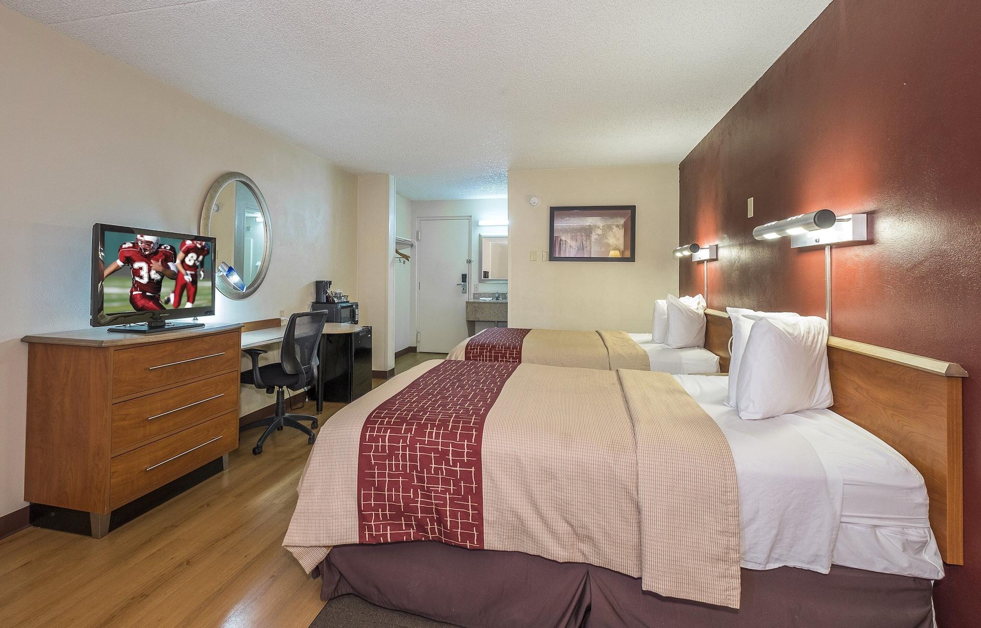 Red Roof Inn & Suites Cleveland - Elyria Bagian luar foto