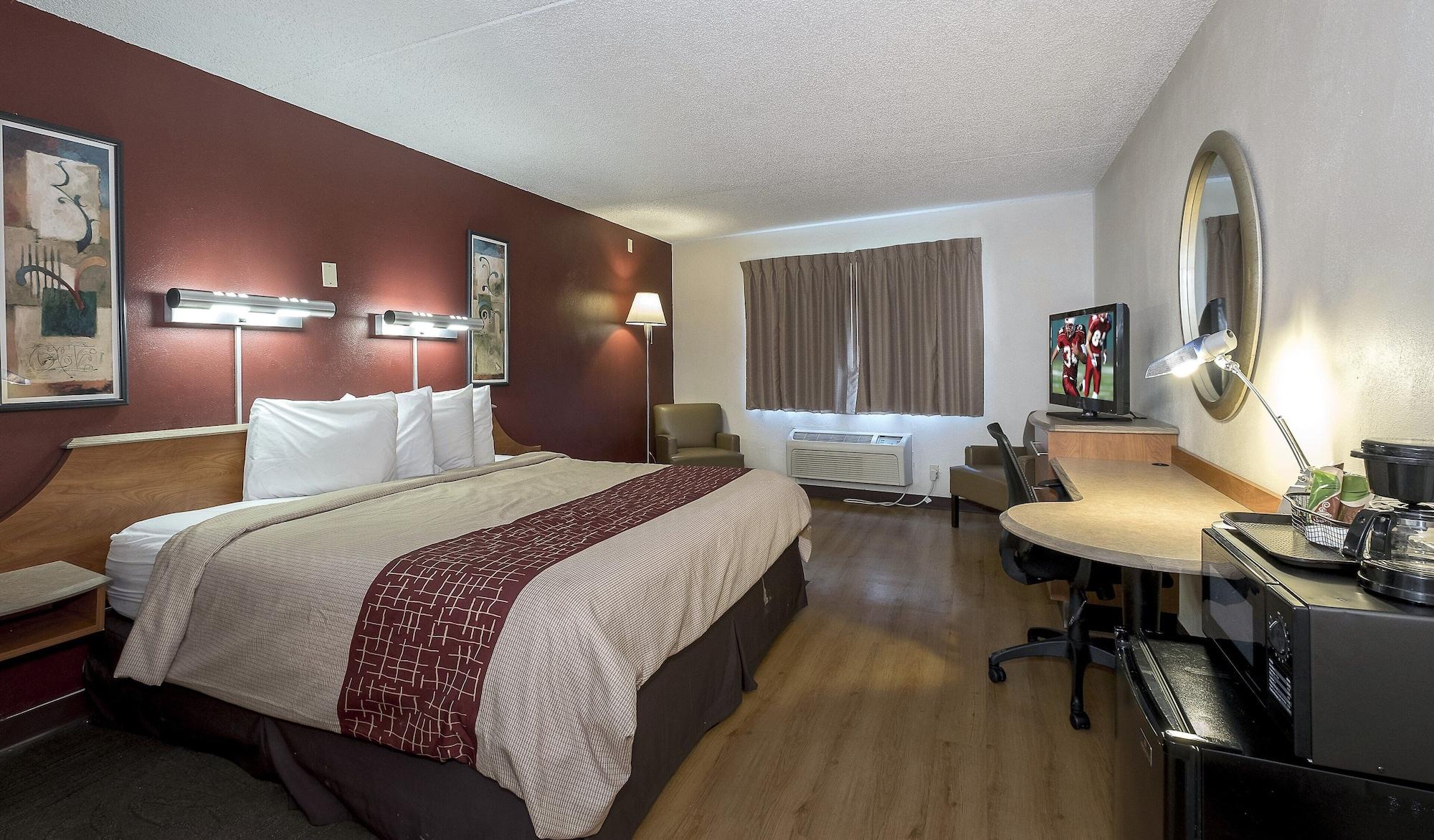 Red Roof Inn & Suites Cleveland - Elyria Bagian luar foto