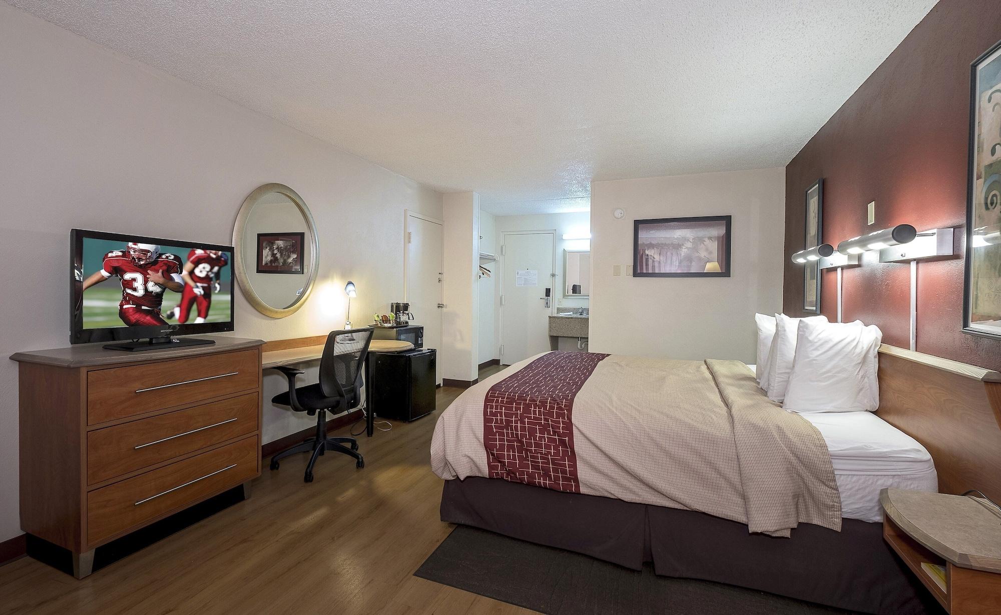Red Roof Inn & Suites Cleveland - Elyria Bagian luar foto