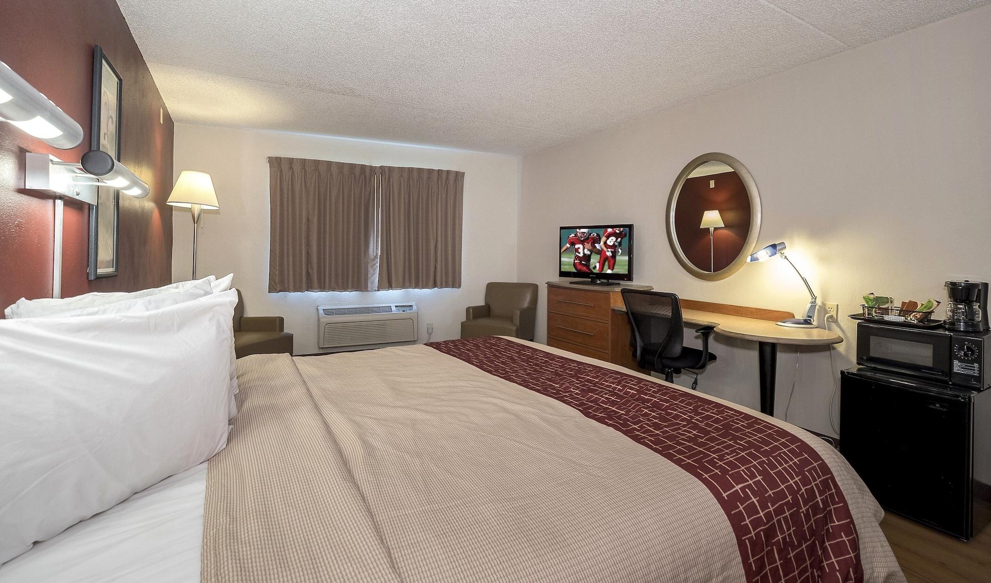 Red Roof Inn & Suites Cleveland - Elyria Bagian luar foto