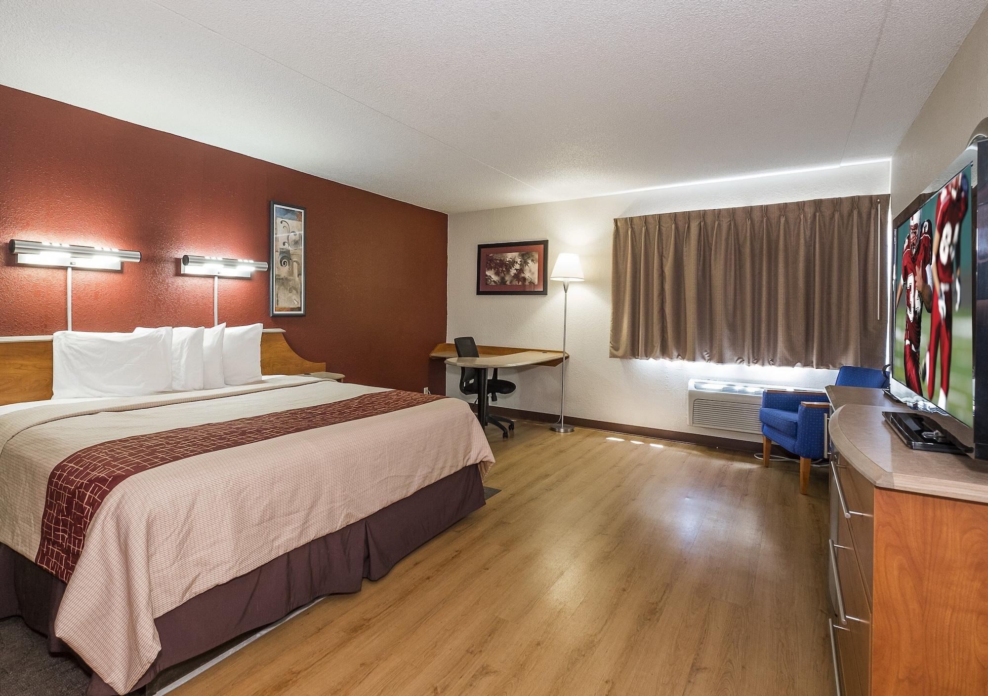 Red Roof Inn & Suites Cleveland - Elyria Bagian luar foto