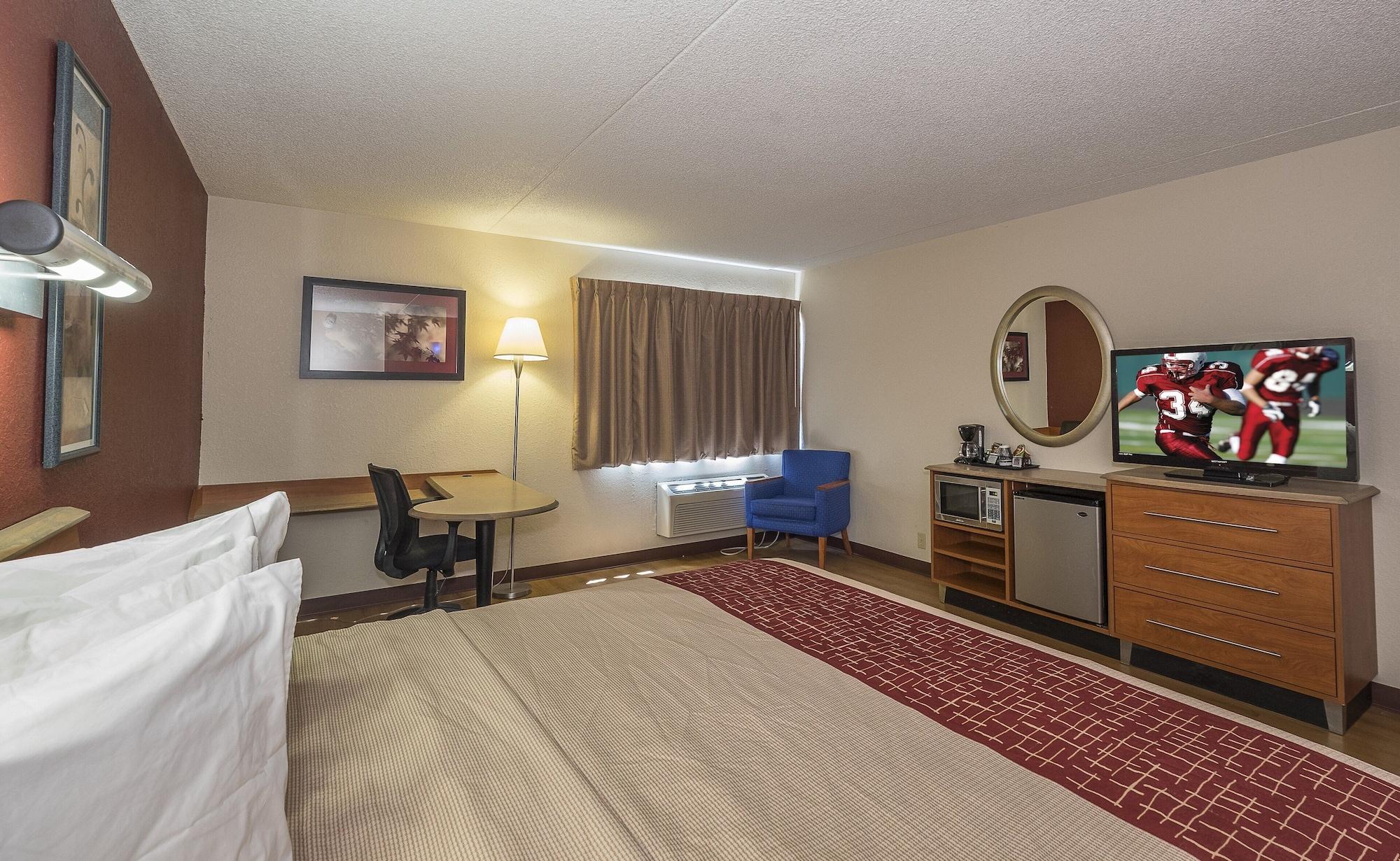 Red Roof Inn & Suites Cleveland - Elyria Bagian luar foto