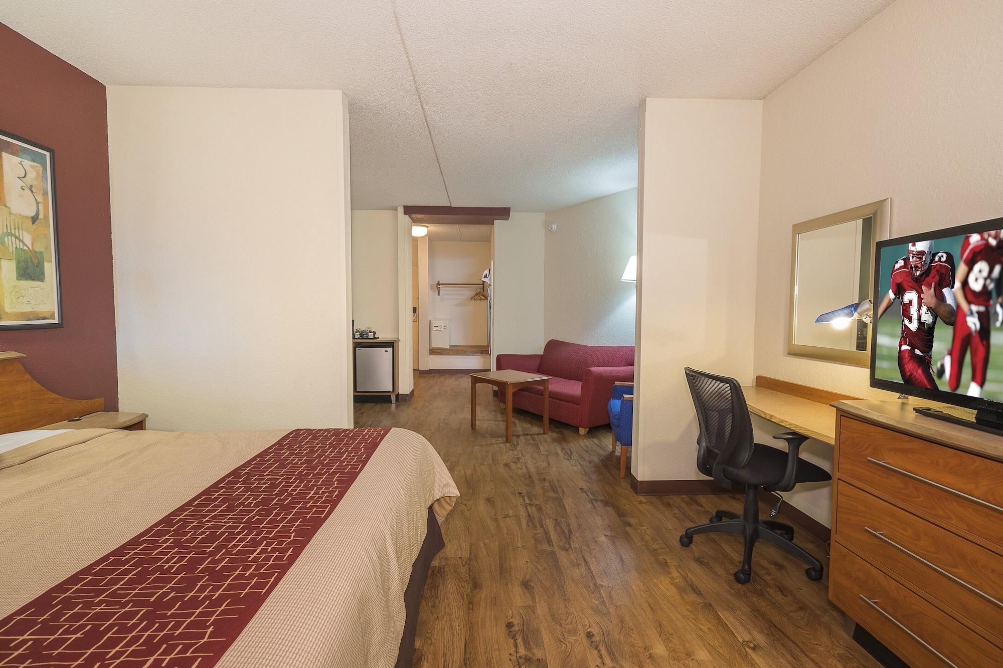 Red Roof Inn & Suites Cleveland - Elyria Bagian luar foto