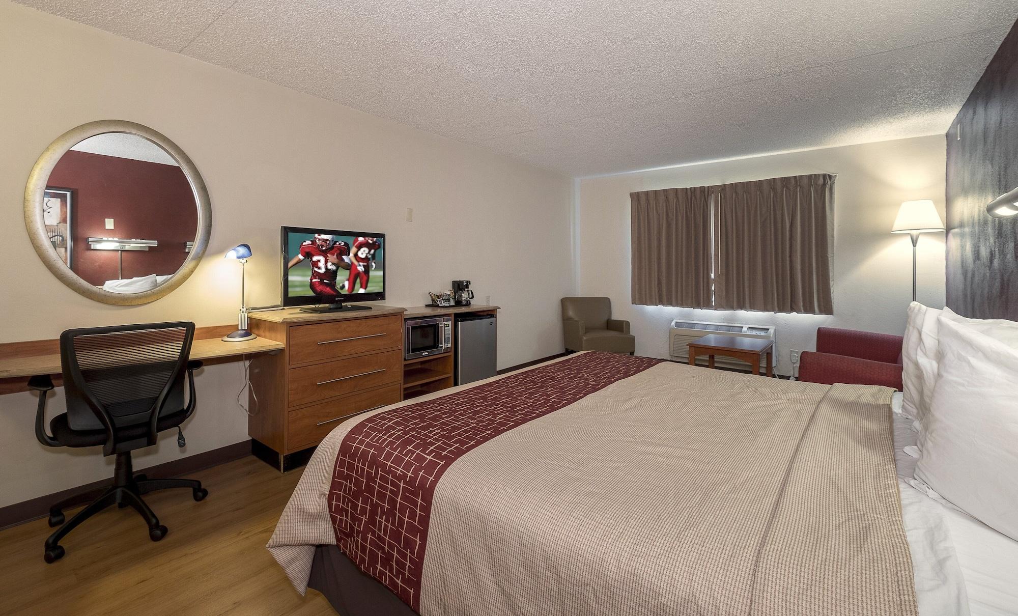 Red Roof Inn & Suites Cleveland - Elyria Bagian luar foto