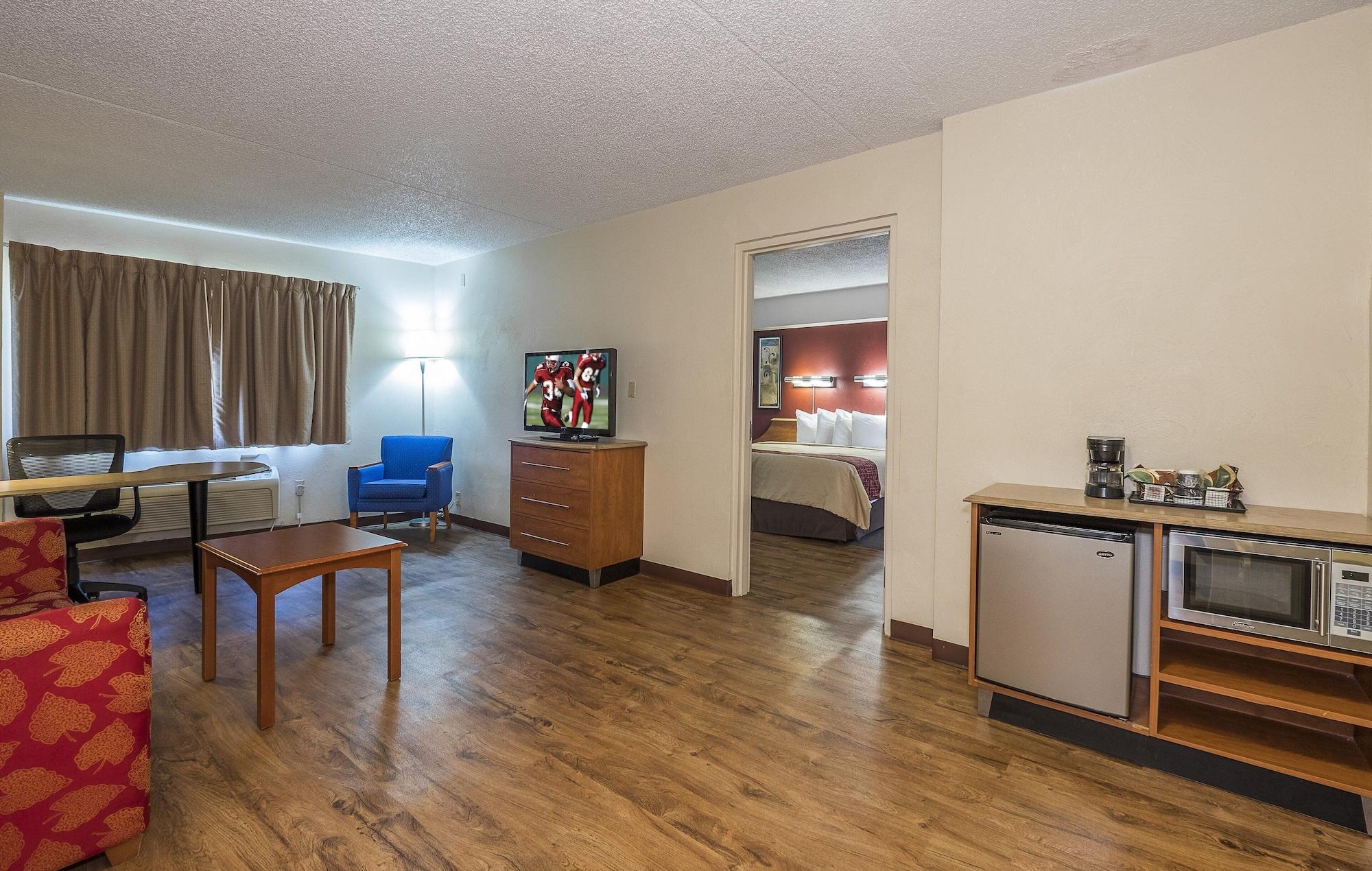 Red Roof Inn & Suites Cleveland - Elyria Bagian luar foto