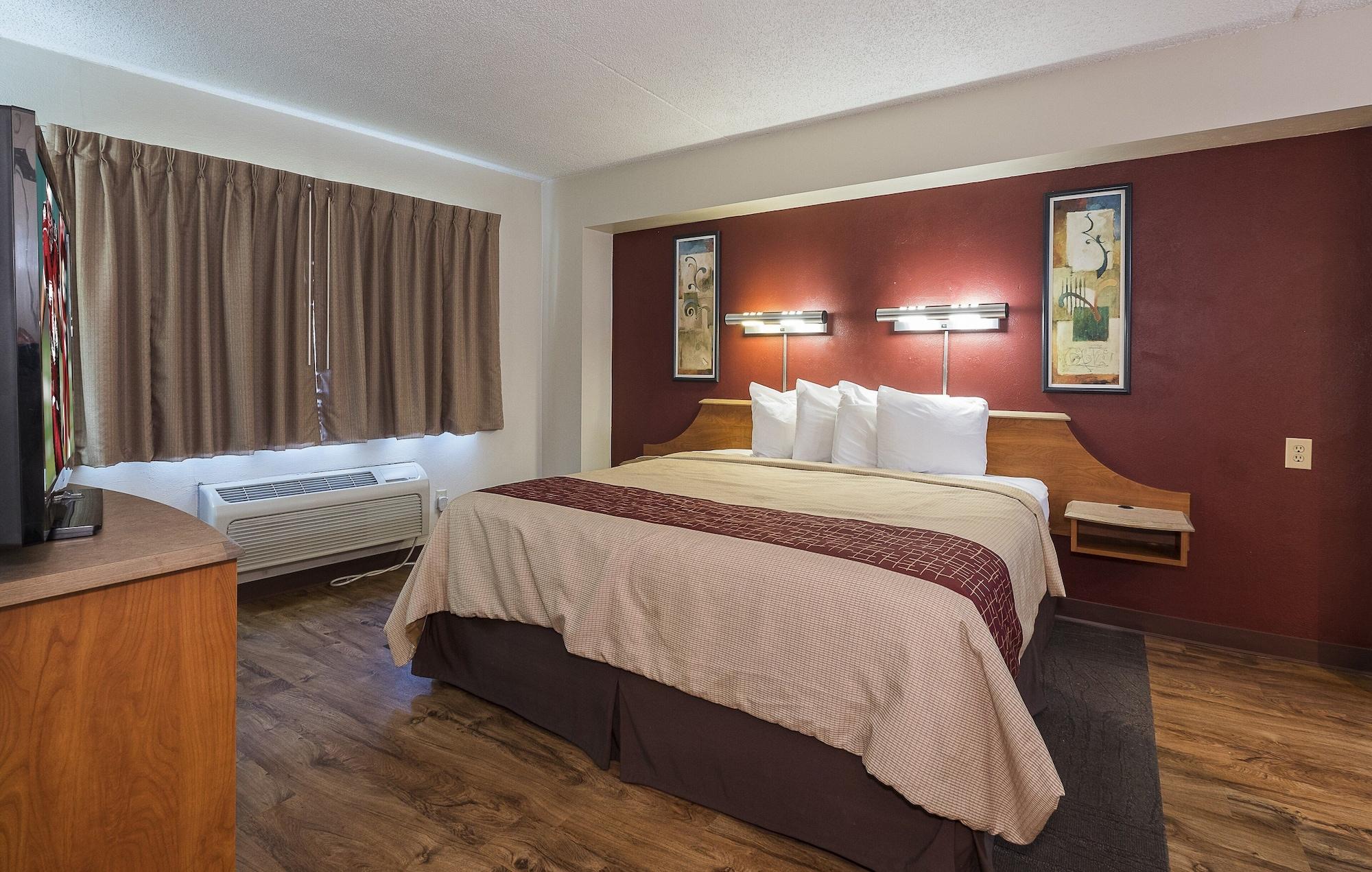 Red Roof Inn & Suites Cleveland - Elyria Bagian luar foto