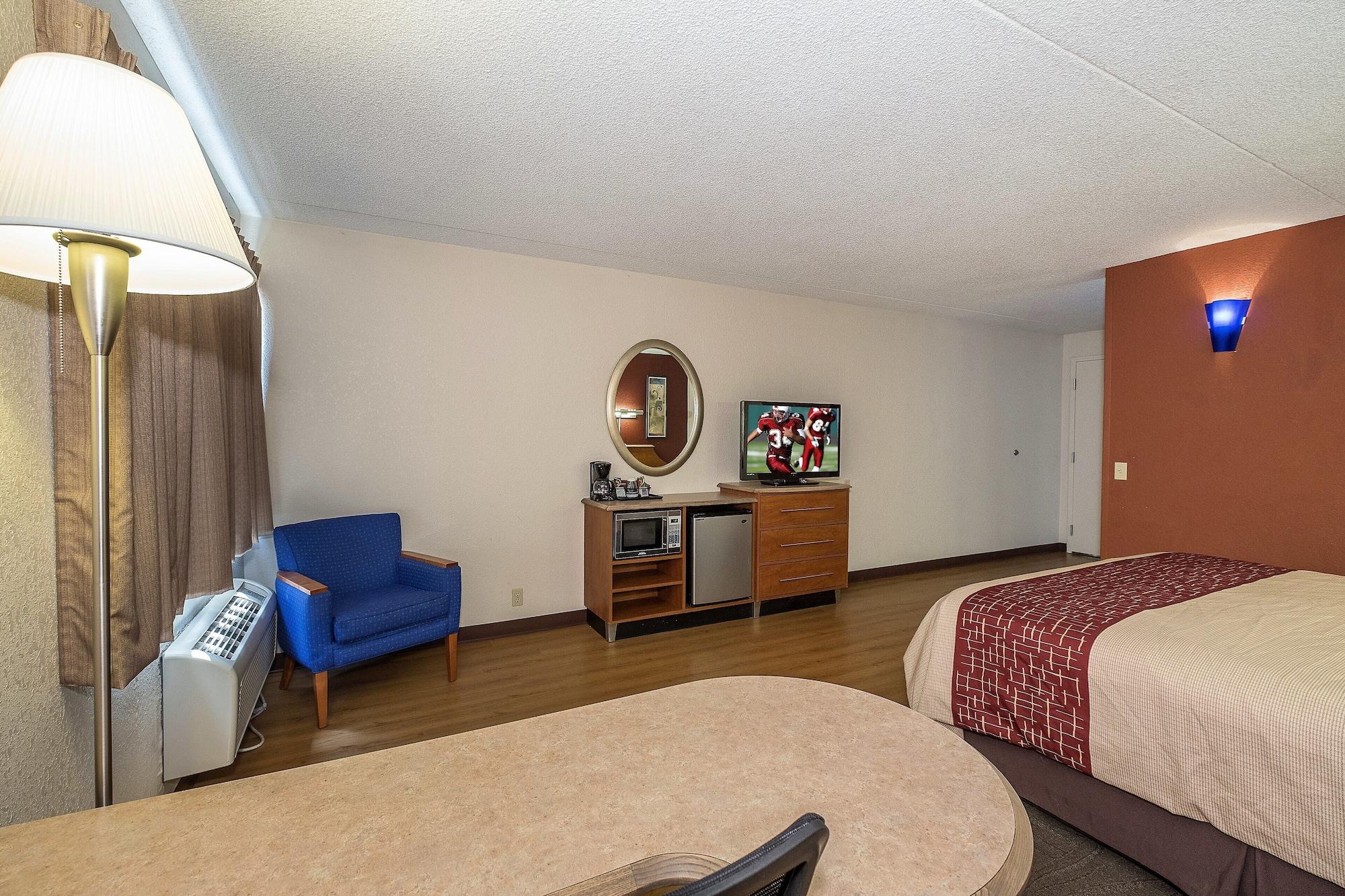 Red Roof Inn & Suites Cleveland - Elyria Bagian luar foto
