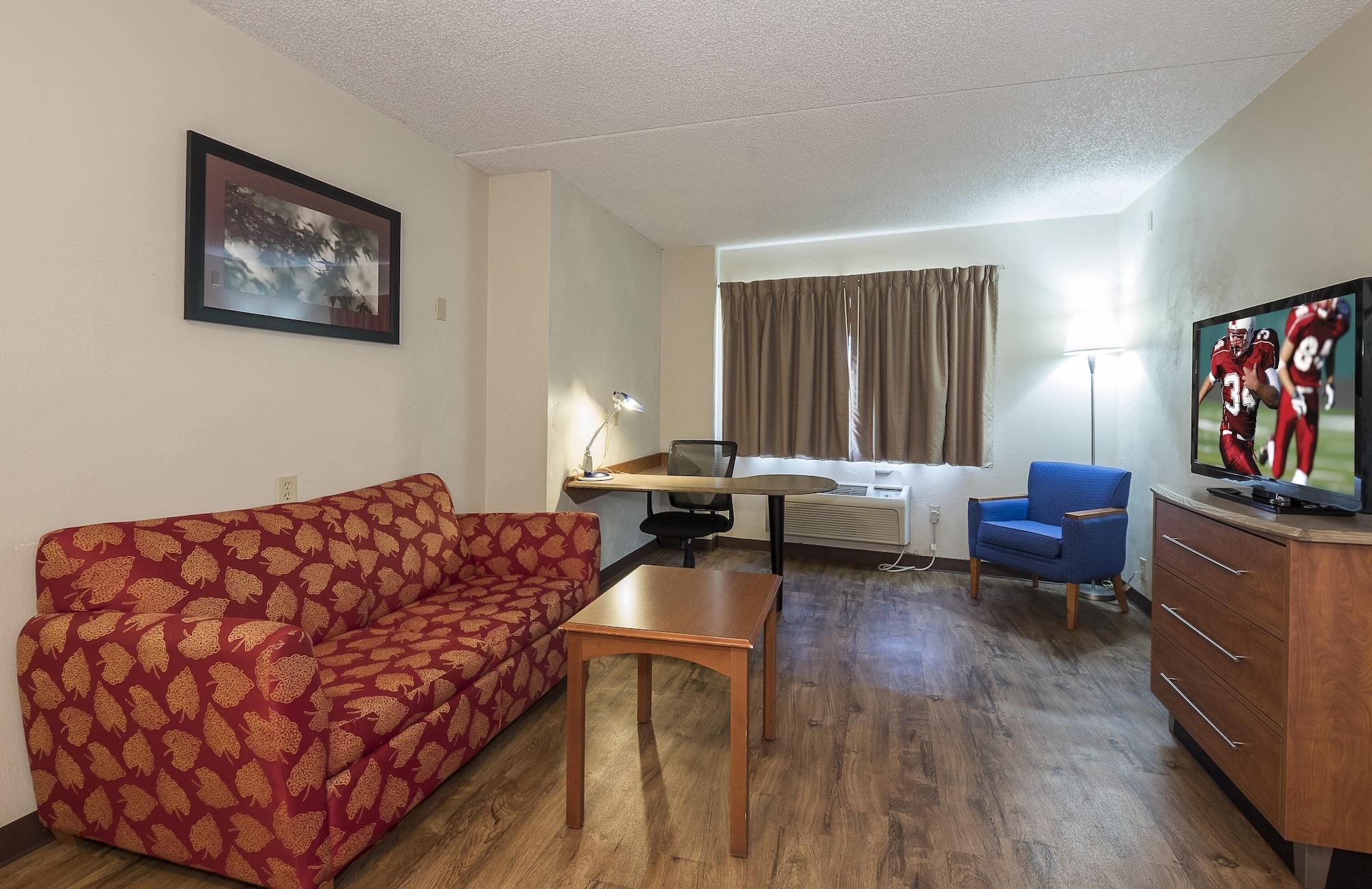 Red Roof Inn & Suites Cleveland - Elyria Bagian luar foto