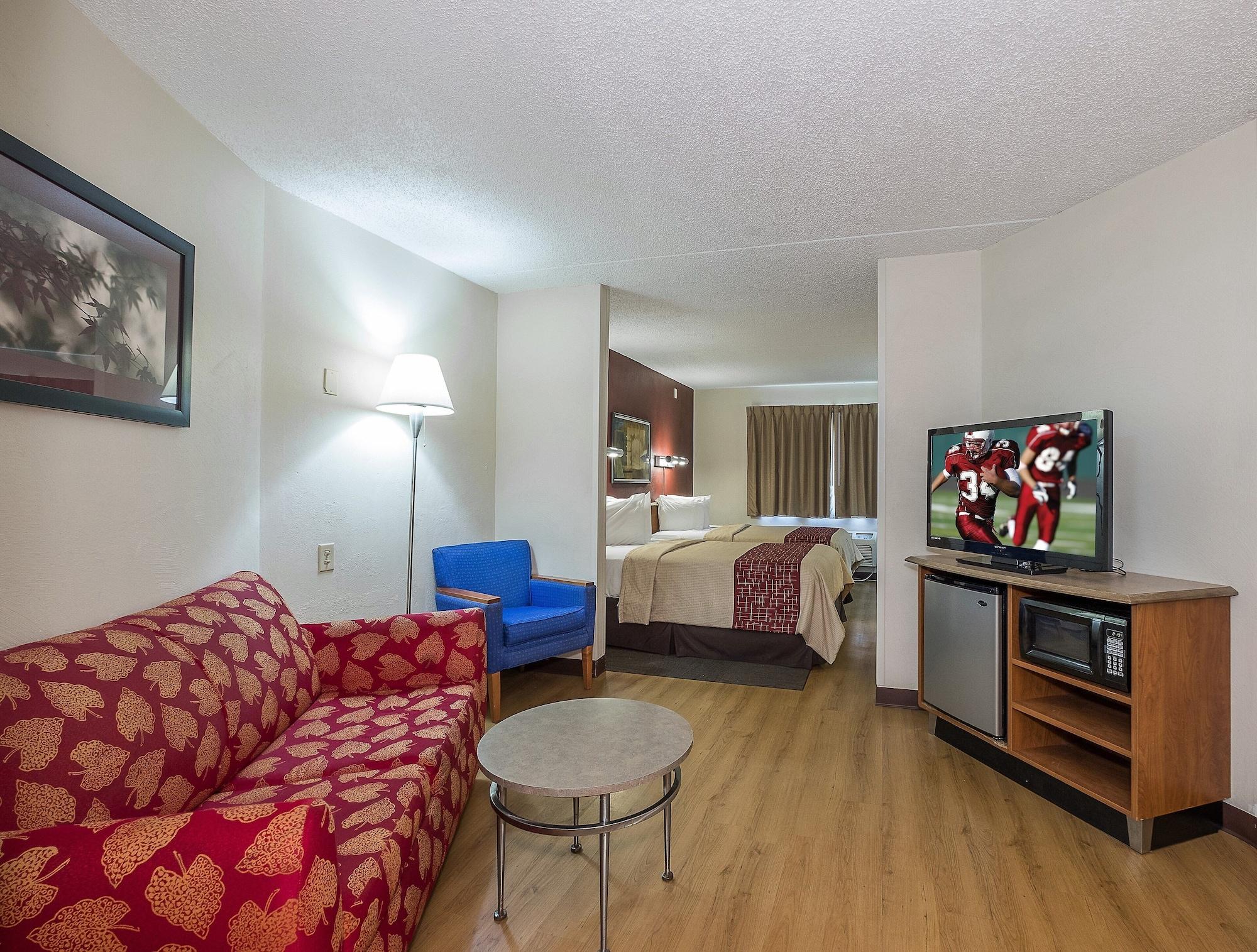 Red Roof Inn & Suites Cleveland - Elyria Bagian luar foto
