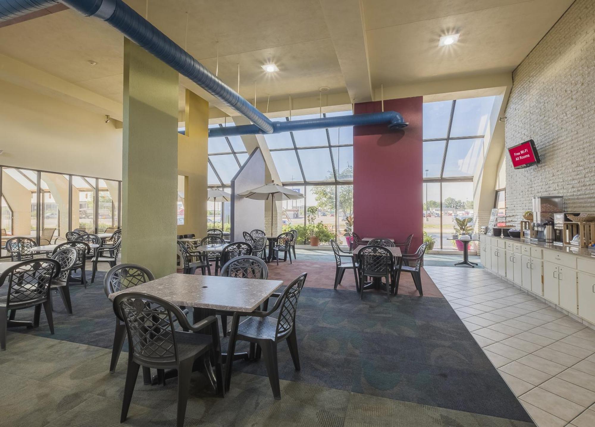 Red Roof Inn & Suites Cleveland - Elyria Bagian luar foto