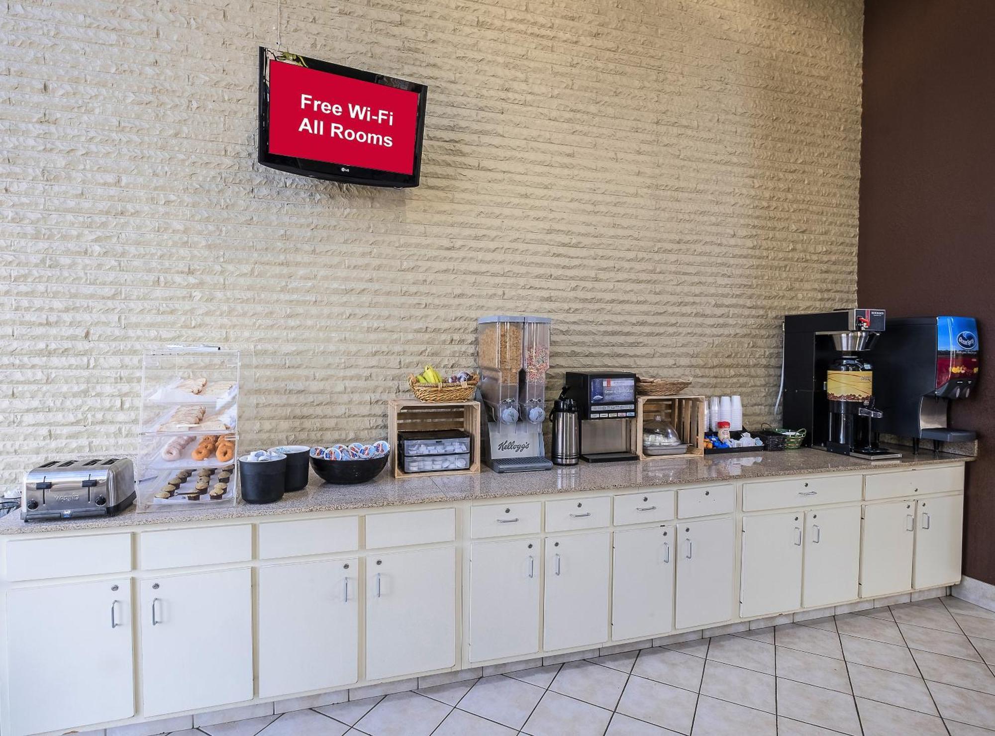 Red Roof Inn & Suites Cleveland - Elyria Bagian luar foto