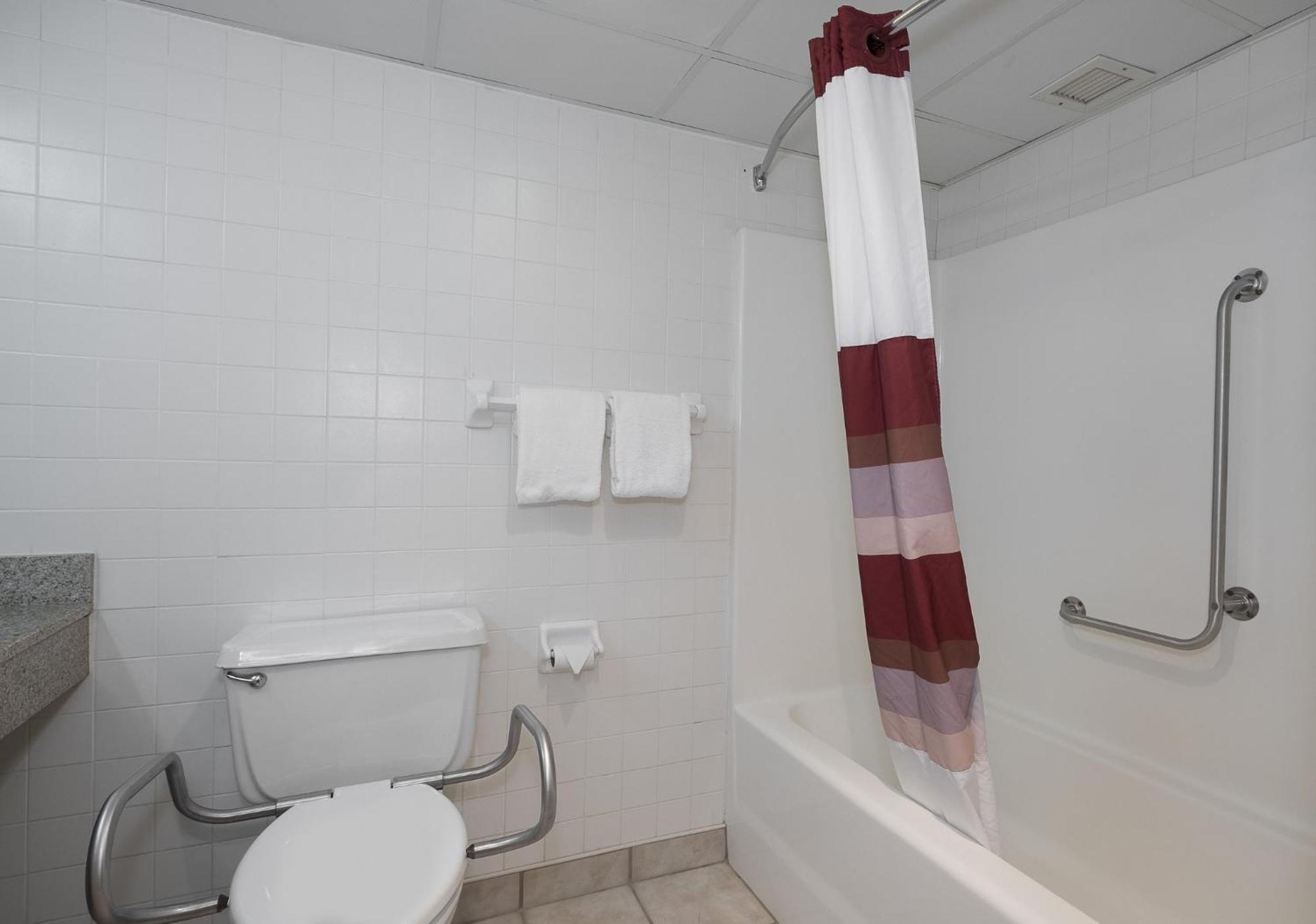 Red Roof Inn & Suites Cleveland - Elyria Bagian luar foto