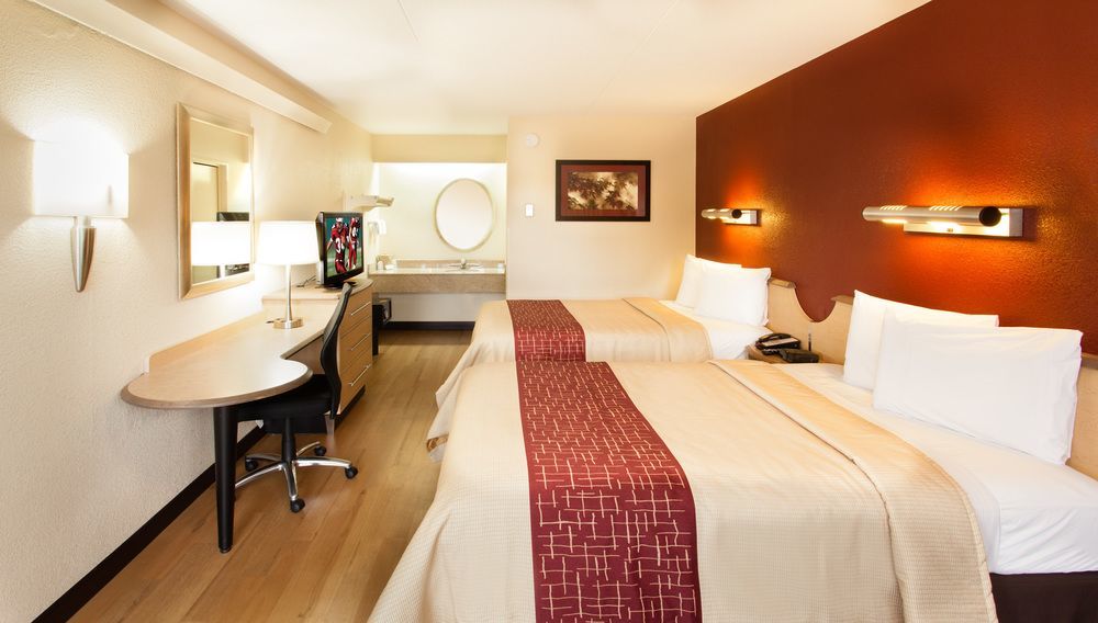 Red Roof Inn & Suites Cleveland - Elyria Bagian luar foto
