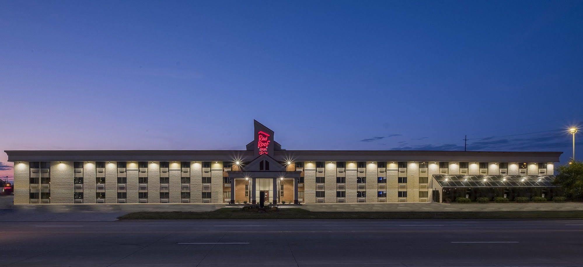 Red Roof Inn & Suites Cleveland - Elyria Bagian luar foto
