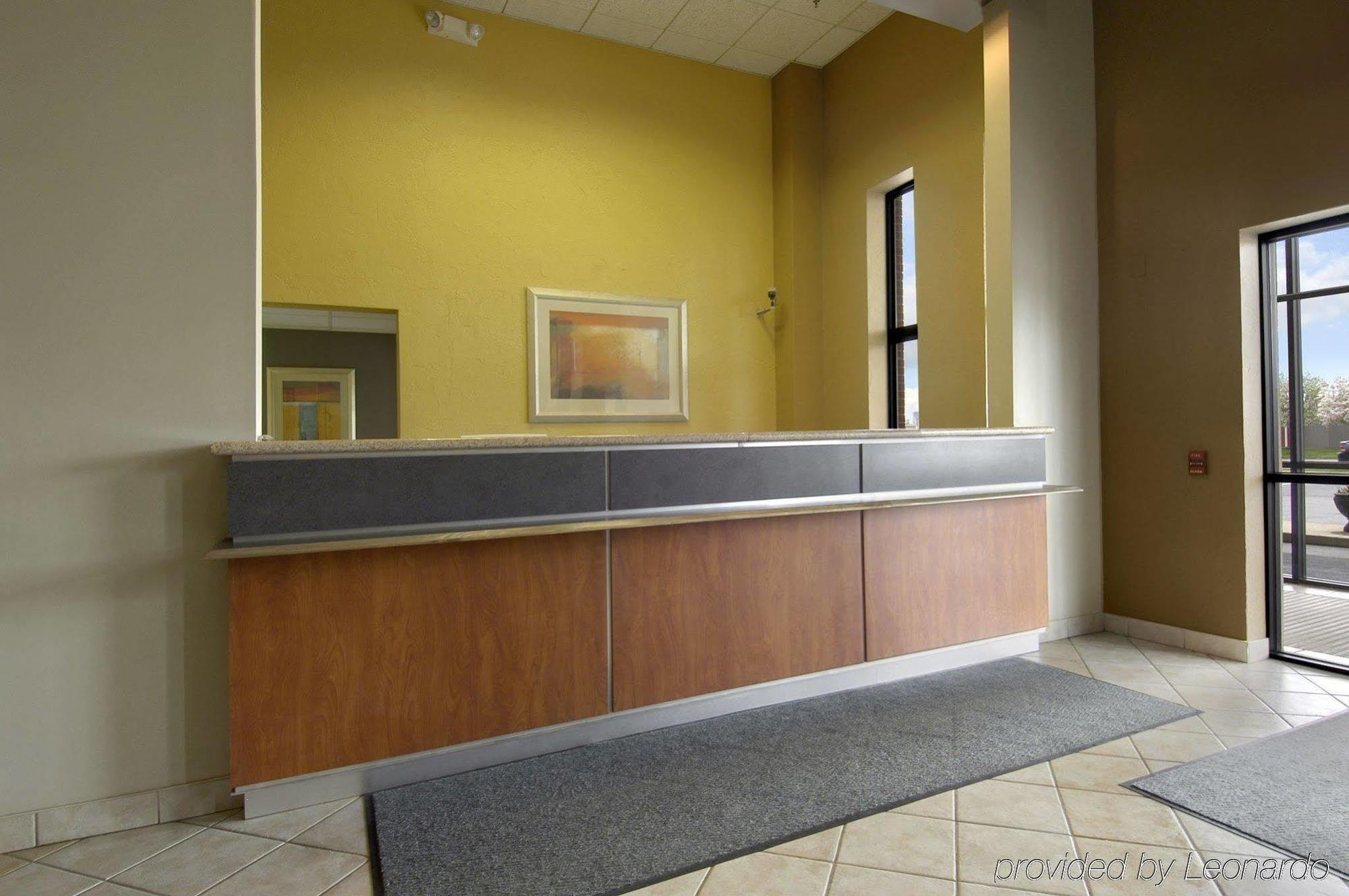 Red Roof Inn & Suites Cleveland - Elyria Bagian luar foto