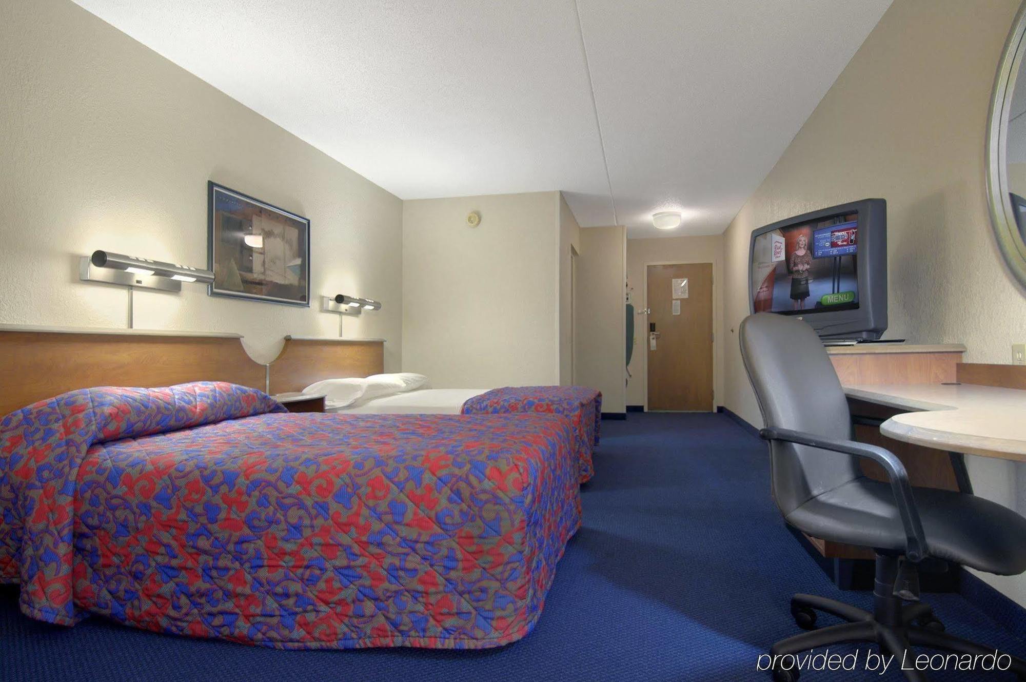 Red Roof Inn & Suites Cleveland - Elyria Bagian luar foto