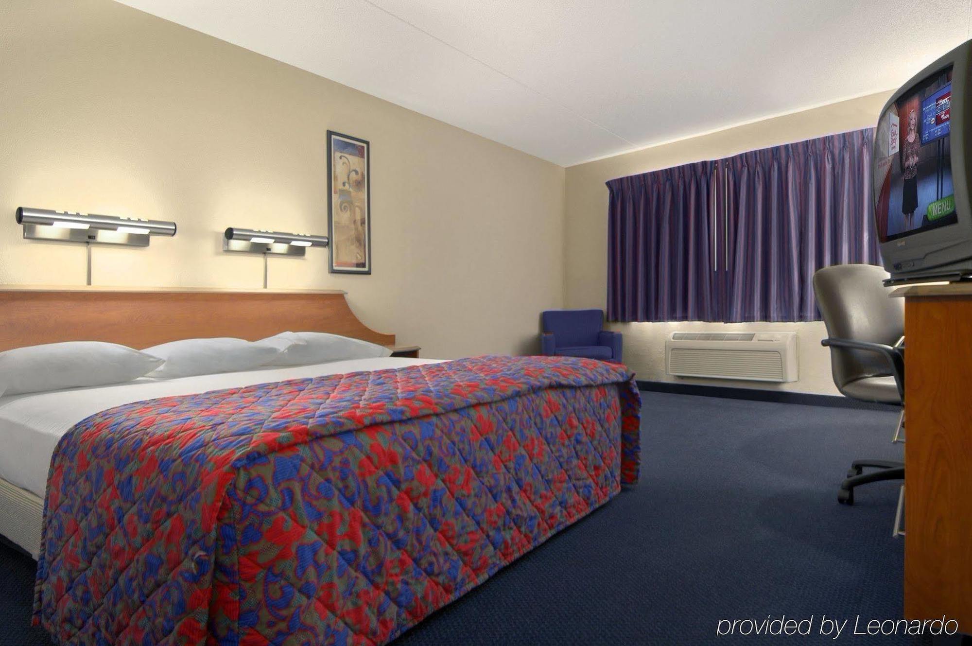 Red Roof Inn & Suites Cleveland - Elyria Bagian luar foto